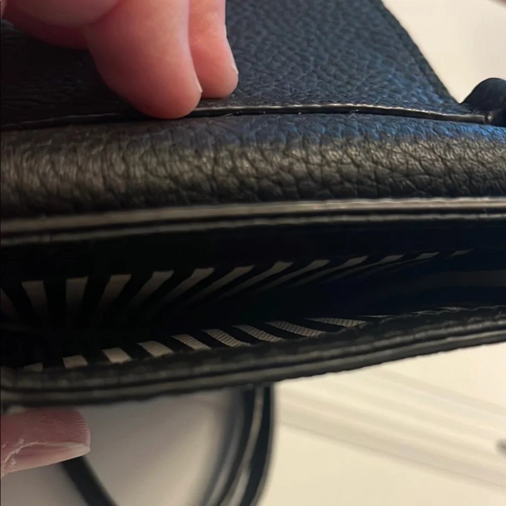 💕 Host Pick Kate Spade Black Leather Phone Crossbody bag - Picture 3 of 6